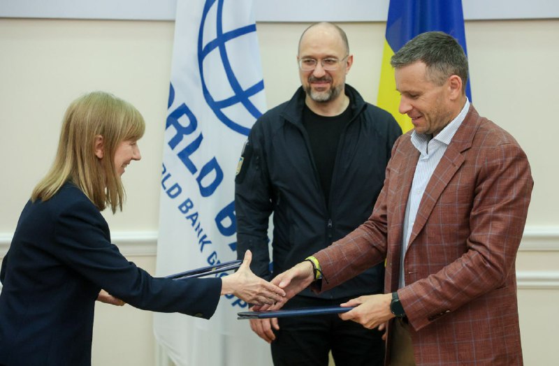 ⚡️ Україна отримає 1,5 млрд доларів позики від Світового банку під гарантії Уряду Японії. ⚡️ Україна отримає 1,5 млрд доларів позики від Світового банку під гарантії Уряду Японії.