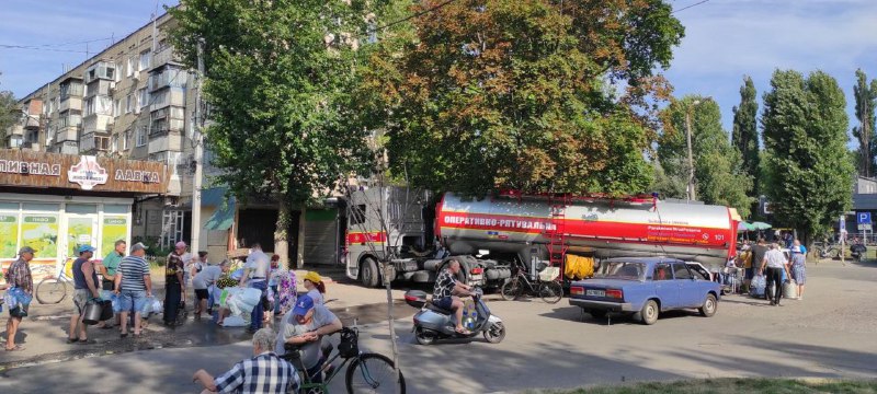 Дніпропетровщина: рятувальники продовжують здійснювати підвіз води для населення м Дніпропетровщина: рятувальники продовжують здійснювати підвіз води для населення м