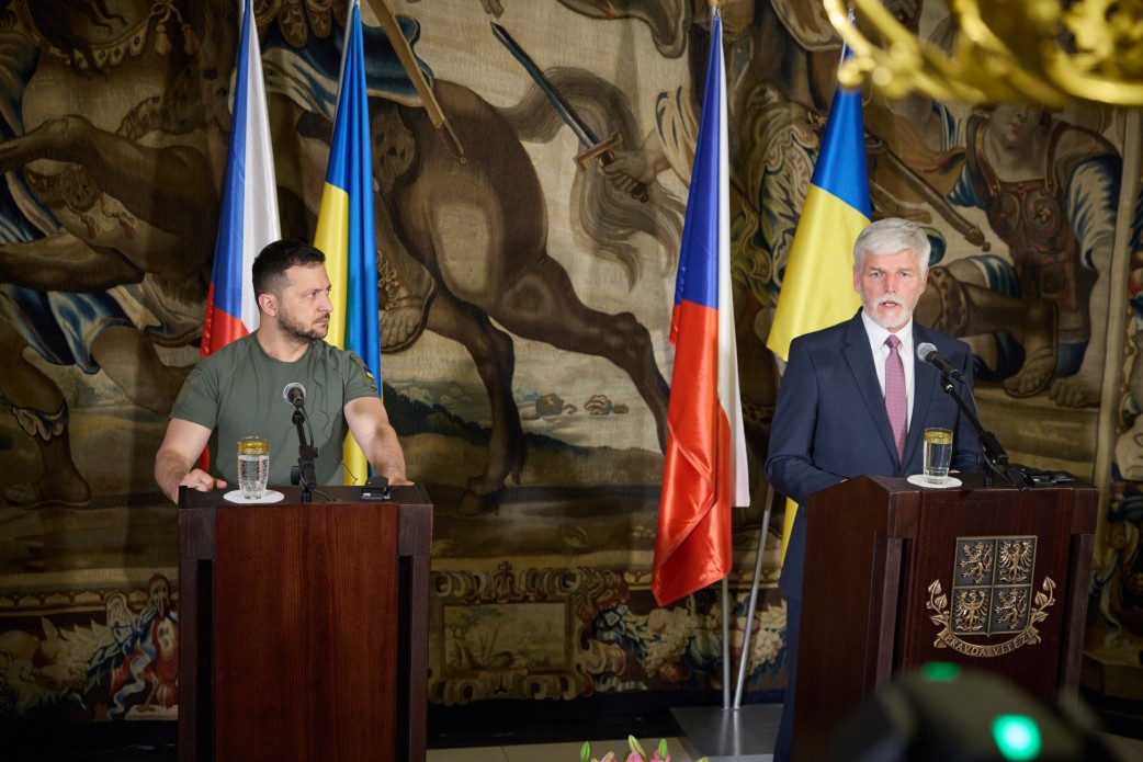 Чехія та її народ своєю підтримкою України реально допомагають наближати перемогу – Володимир Зеленський після зустрічі з Президентом Петром Павелом Чехія та її народ своєю підтримкою України реально допомагають наближати перемогу – Володимир Зеленський після зустрічі з Президентом Петром Павелом