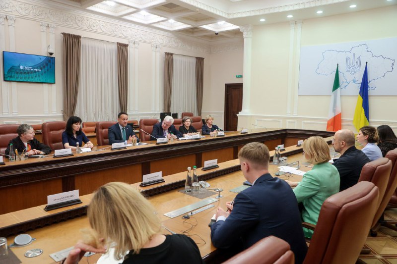 🇮🇪 Провели зустріч із Прем’єр-міністром Ірландії Лео Варадкаром.
Говорили, зокрема 🇮🇪 Провели зустріч із Прем’єр-міністром Ірландії Лео Варадкаром.
Говорили, зокрема
