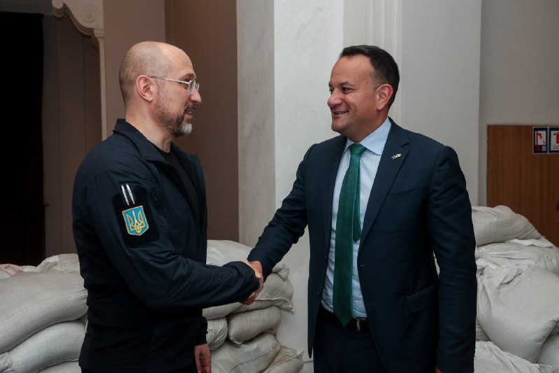🇮🇪 Провели зустріч із Прем’єр-міністром Ірландії Лео Варадкаром.
Говорили, зокрема 🇮🇪 Провели зустріч із Прем’єр-міністром Ірландії Лео Варадкаром.
Говорили, зокрема