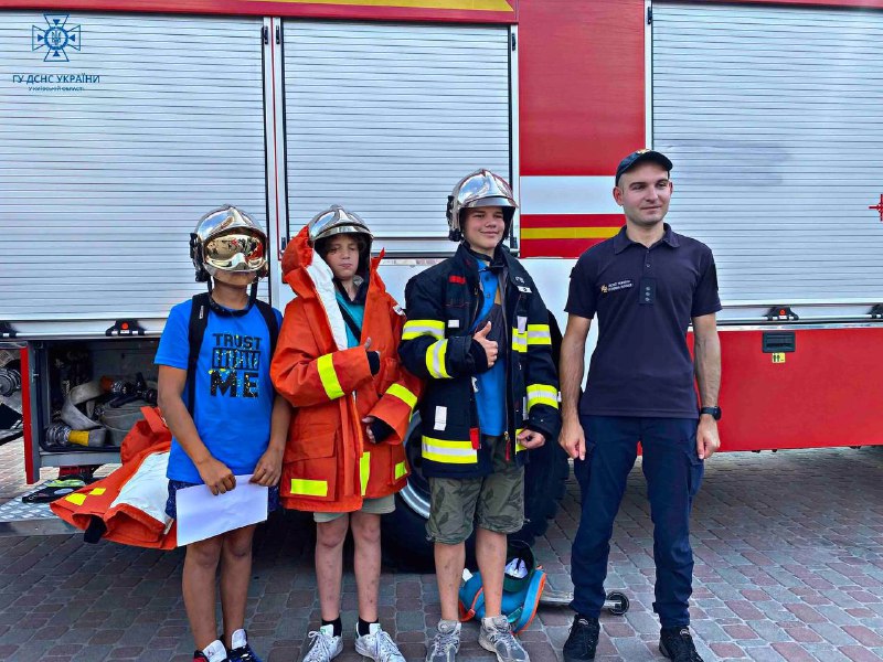 🧑🚒Рятувальники провели громадську акцію «Запобігти. Врятувати. Допомогти.» для дітлахів 🧑🚒Рятувальники провели громадську акцію «Запобігти. Врятувати. Допомогти.» для дітлахів