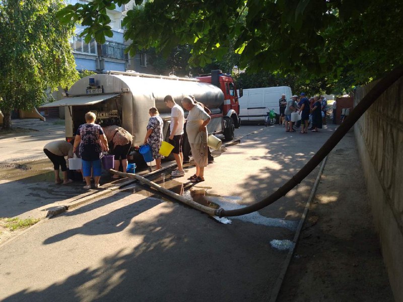 Дніпропетровщина: рятувальники продовжують здійснювати підвіз води для населення м Дніпропетровщина: рятувальники продовжують здійснювати підвіз води для населення м