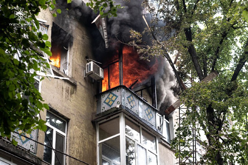 У Сумах рятувальники ліквідовують наслідки ворожої атаки по центральній частині міста
3 липня ворожі удари, нанесені по м У Сумах рятувальники ліквідовують наслідки ворожої атаки по центральній частині міста
3 липня ворожі удари, нанесені по м