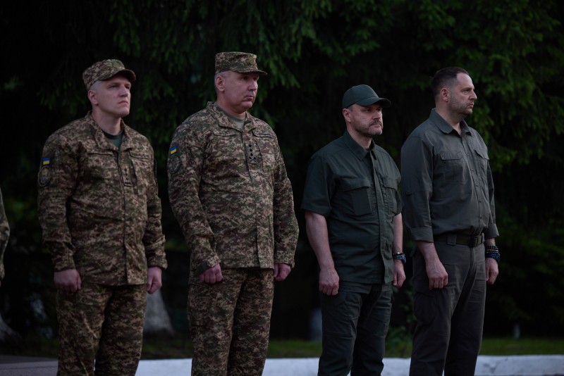 Глава держави повідомив про призначення Героя України полковника Олександра Півненка командувачем Національної гвардії Глава держави повідомив про призначення Героя України полковника Олександра Півненка командувачем Національної гвардії