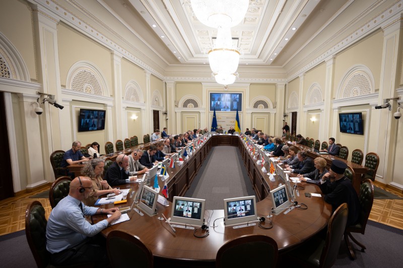 Керівник Офісу Президента обговорив реалізацію Формули миру Володимира Зеленського з представниками дипломатичних місій, акредитованих в Україні Керівник Офісу Президента обговорив реалізацію Формули миру Володимира Зеленського з представниками дипломатичних місій, акредитованих в Україні