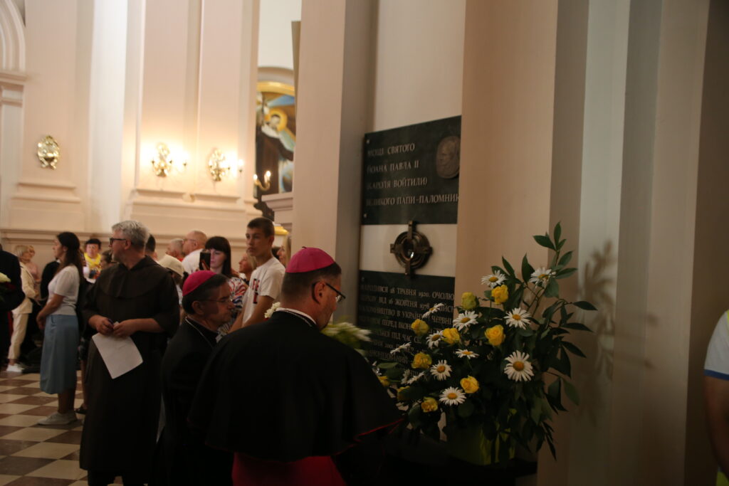 «Мати Милосердя, заступайся за Україну»: центральні святкування у Бердичеві «Мати Милосердя, заступайся за Україну»: центральні святкування у Бердичеві