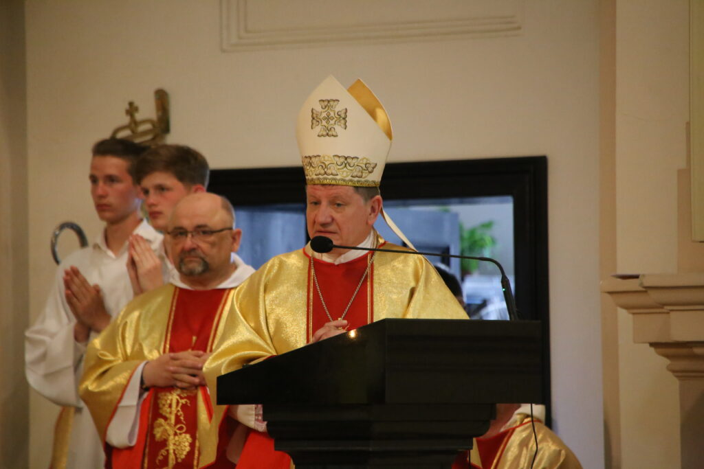 «Мати Милосердя, заступайся за Україну»: центральні святкування у Бердичеві «Мати Милосердя, заступайся за Україну»: центральні святкування у Бердичеві