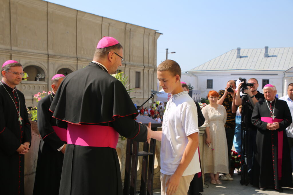 «Мати Милосердя, заступайся за Україну»: центральні святкування у Бердичеві «Мати Милосердя, заступайся за Україну»: центральні святкування у Бердичеві