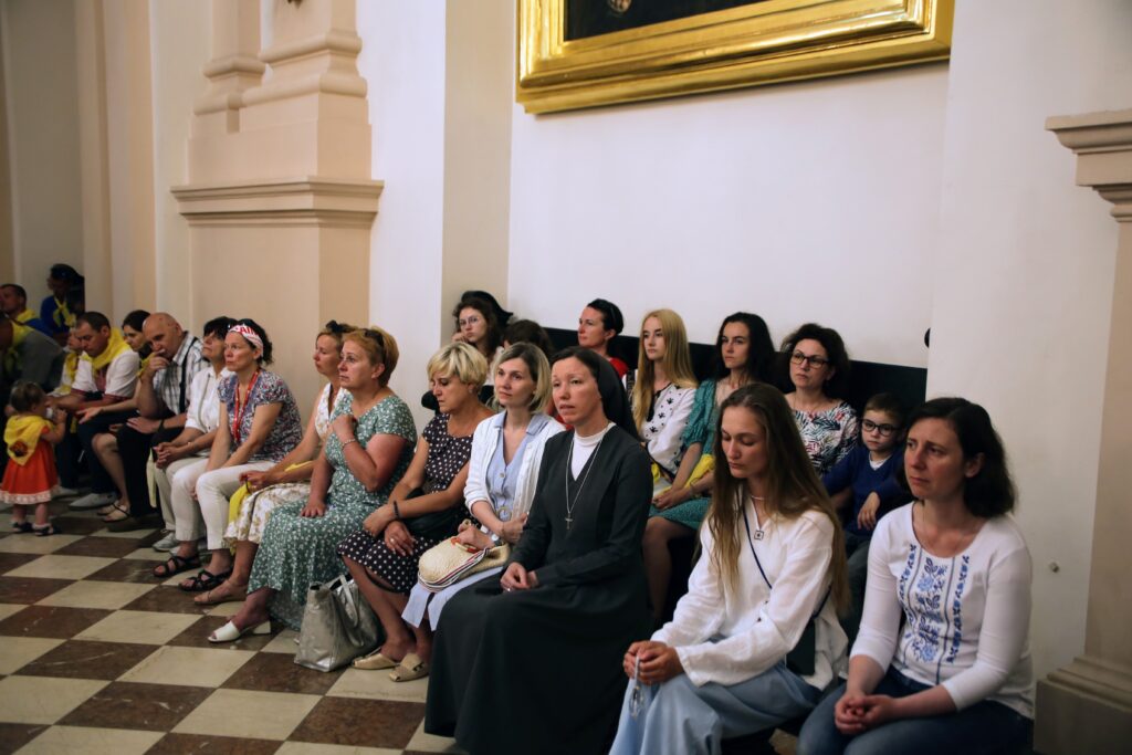 «Мати Милосердя, заступайся за Україну»: центральні святкування у Бердичеві «Мати Милосердя, заступайся за Україну»: центральні святкування у Бердичеві