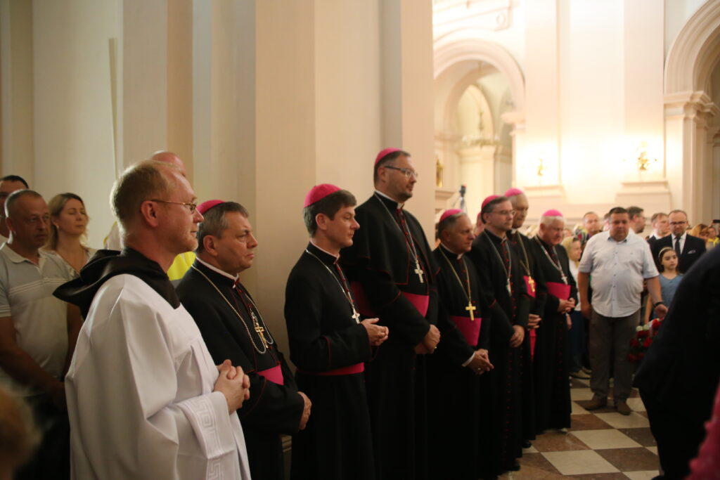 «Мати Милосердя, заступайся за Україну»: центральні святкування у Бердичеві «Мати Милосердя, заступайся за Україну»: центральні святкування у Бердичеві