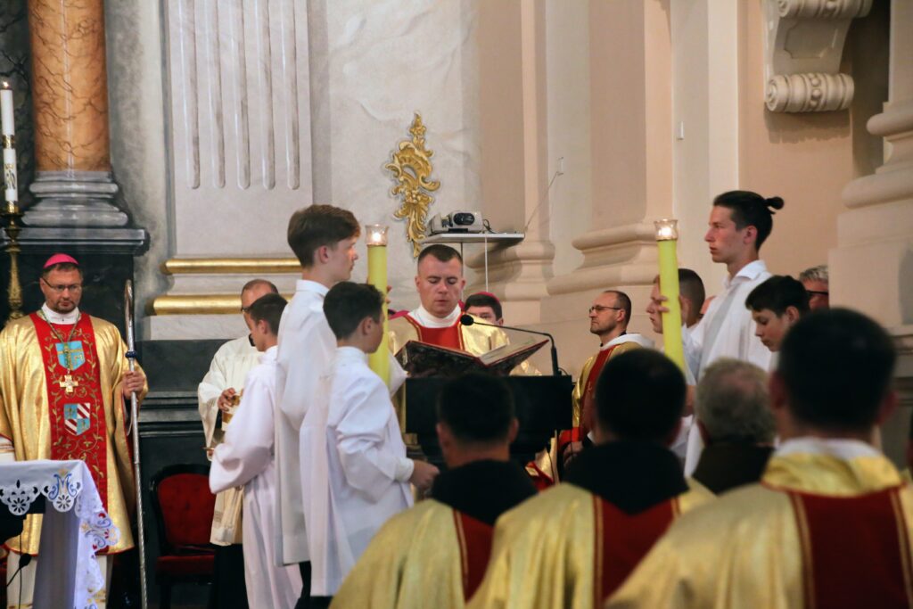 «Мати Милосердя, заступайся за Україну»: центральні святкування у Бердичеві «Мати Милосердя, заступайся за Україну»: центральні святкування у Бердичеві