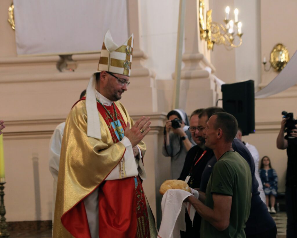 «Мати Милосердя, заступайся за Україну»: центральні святкування у Бердичеві «Мати Милосердя, заступайся за Україну»: центральні святкування у Бердичеві