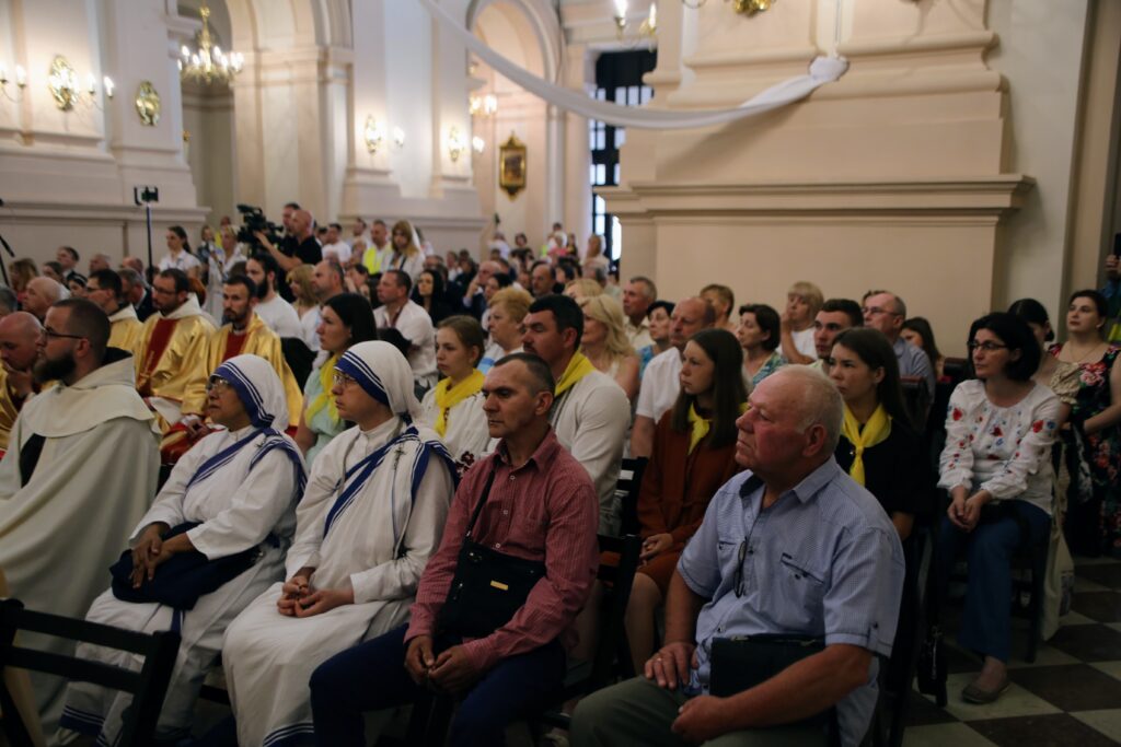 «Мати Милосердя, заступайся за Україну»: центральні святкування у Бердичеві «Мати Милосердя, заступайся за Україну»: центральні святкування у Бердичеві