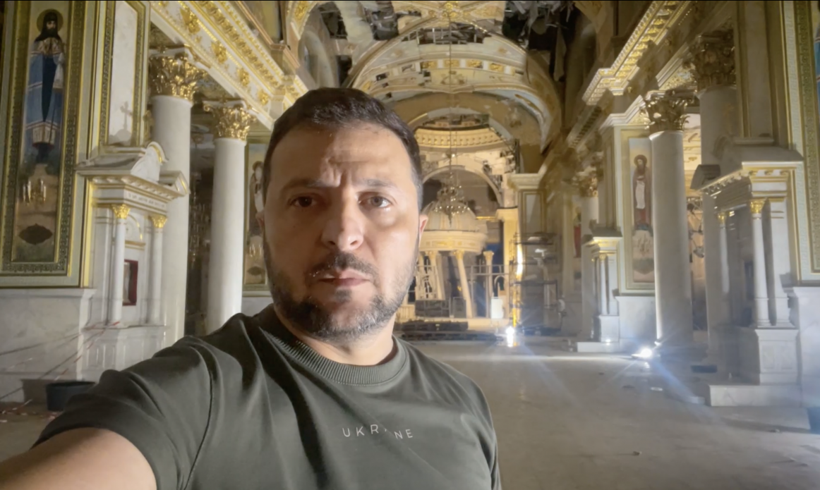 Мав честь привітати лікарів і медичних сестричок, фронтових медиків із професійним святом; вдячний кожному й кожній, на кому тримається життя України – звернення Президента Володимира Зеленського Мав честь привітати лікарів і медичних сестричок, фронтових медиків із професійним святом; вдячний кожному й кожній, на кому тримається життя України – звернення Президента Володимира Зеленського