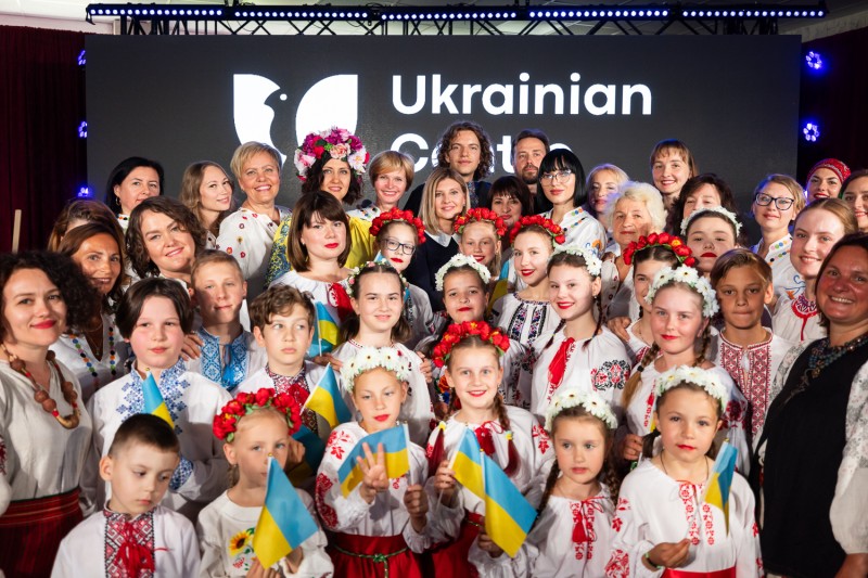 Олена Зеленська під час візиту до Литви зустрілася з першими леді та джентльменами з інших країн та українськими вимушеними переселенцями Олена Зеленська під час візиту до Литви зустрілася з першими леді та джентльменами з інших країн та українськими вимушеними переселенцями