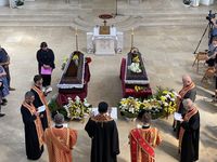 У Львові владика Володимир Груца звершив чин похорону двох загиблих внаслідок ракетного удару