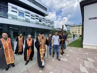 У Львові владика Володимир Груца звершив чин похорону двох загиблих внаслідок ракетного удару