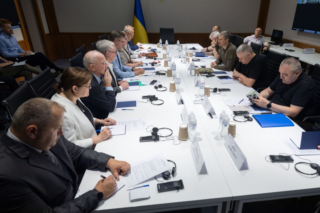 В Офісі Президента України відбувся брифінг для дипломатів країн Балтії та Північної Європи щодо протистояння повномасштабному вторгненню РФ В Офісі Президента України відбувся брифінг для дипломатів країн Балтії та Північної Європи щодо протистояння повномасштабному вторгненню РФ