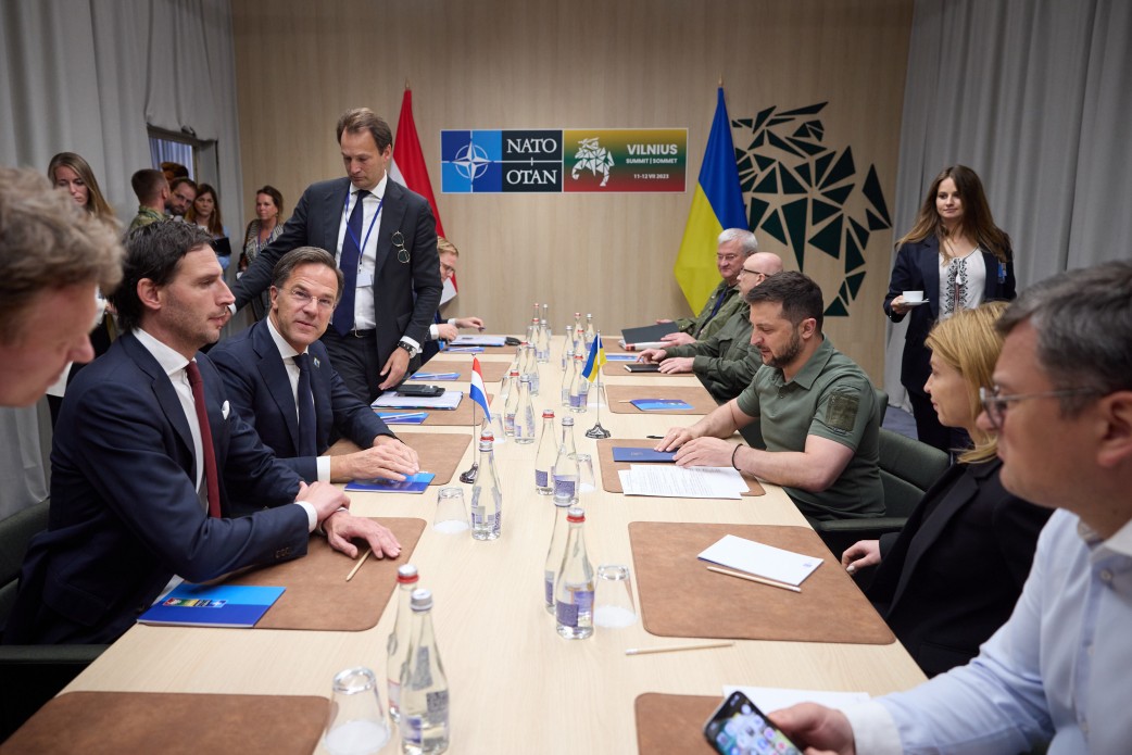 Володимир Зеленський зустрівся у Вільнюсі з Марком Рютте Володимир Зеленський зустрівся у Вільнюсі з Марком Рютте