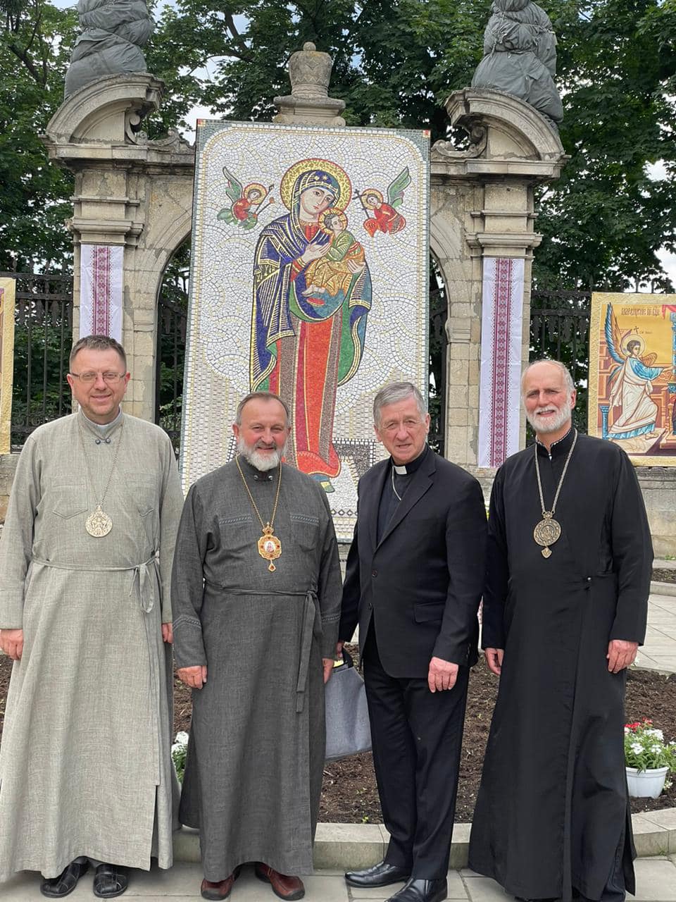 «Запевняю Україну у молитовній підтримці», — Архиєпископ Чикаго кардинал Блейз Супіч відвідав Львівську Архиєпархію «Запевняю Україну у молитовній підтримці», — Архиєпископ Чикаго кардинал Блейз Супіч відвідав Львівську Архиєпархію