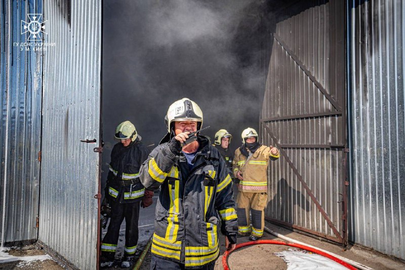 🔥м. Київ: рятувальники ліквідували пожежу в Оболонському районі
5 серпня о 14:51 рятувальники отримали повідомлення про пожежу на вул 🔥м. Київ: рятувальники ліквідували пожежу в Оболонському районі
5 серпня о 14:51 рятувальники отримали повідомлення про пожежу на вул