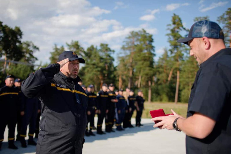 Херсонські рятувальники отримали державні нагороди🇺🇦
Ми щодня захоплюємося витримкою і професіоналізмом наших дснсників Херсонські рятувальники отримали державні нагороди🇺🇦
Ми щодня захоплюємося витримкою і професіоналізмом наших дснсників