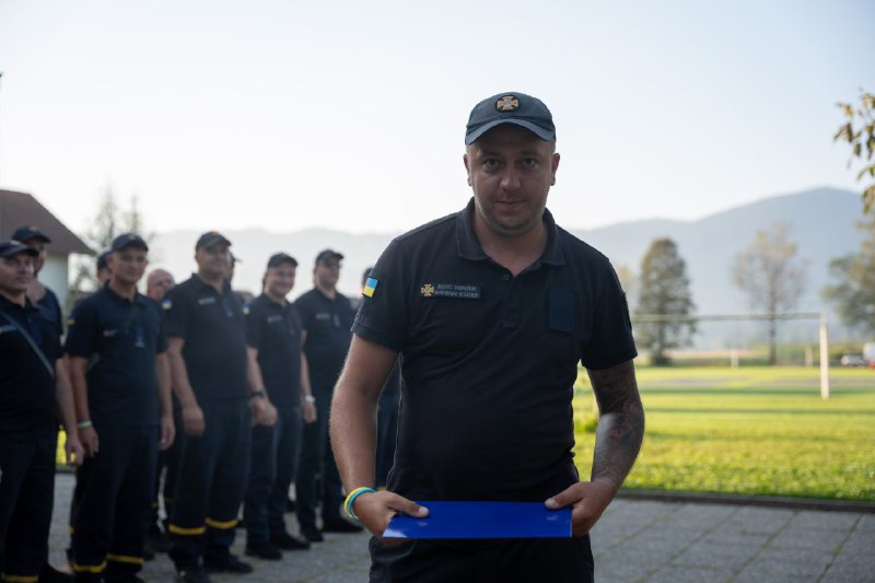 Рятувальники, що працюють над ліквідацією наслідків паводків у Словенії отримали позачергові спеціальні звання ⤵️ Рятувальники, що працюють над ліквідацією наслідків паводків у Словенії отримали позачергові спеціальні звання ⤵️