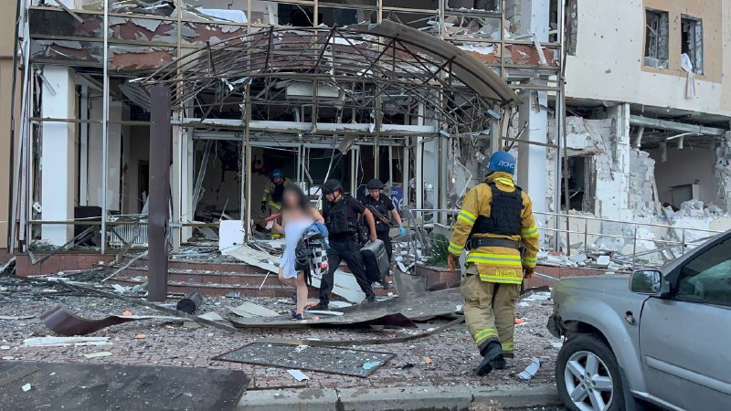 Черговий вечір російського терору в Запоріжжі.
Ракетні удари по цивільній інфраструктурі забрали життя жінки Черговий вечір російського терору в Запоріжжі.
Ракетні удари по цивільній інфраструктурі забрали життя жінки