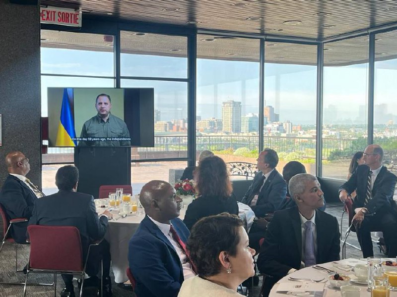 Звернувся у відеоформаті до учасників урочистих сніданків у Канаді та Бразилії, організованих із нагоди 32-ї річниці незалежності України. Звернувся у відеоформаті до учасників урочистих сніданків у Канаді та Бразилії, організованих із нагоди 32-ї річниці незалежності України.