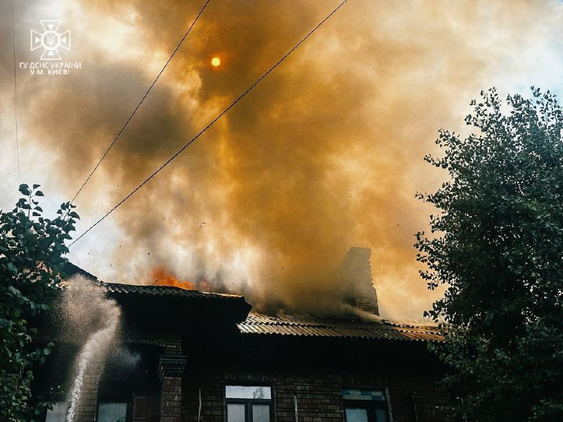 Рятувальники ліквідували пожежу у Печерському районі столиці
25 серпня о 14:15 до Служби порятунку 101 надійшло... Рятувальники ліквідували пожежу у Печерському районі столиці
25 серпня о 14:15 до Служби порятунку 101 надійшло...