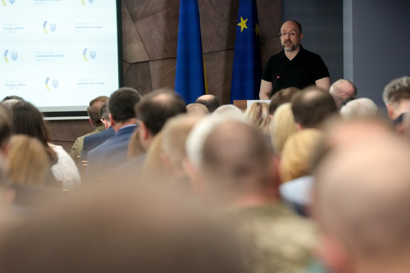 Дипломатія — важливий напрямок боротьби у повномасштабній війні. Завдяки роботі наших дипломатичних працівників ми залучаємо зброю для армії Дипломатія — важливий напрямок боротьби у повномасштабній війні. Завдяки роботі наших дипломатичних працівників ми залучаємо зброю для армії