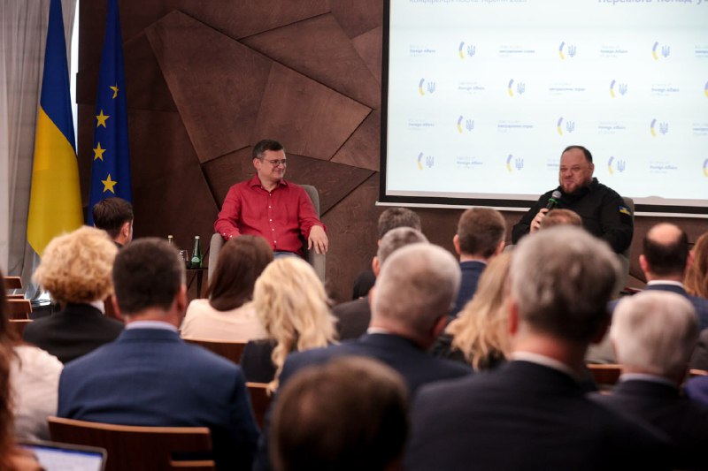 Дипломатія — важливий напрямок боротьби у повномасштабній війні. Завдяки роботі наших дипломатичних працівників ми залучаємо зброю для армії Дипломатія — важливий напрямок боротьби у повномасштабній війні. Завдяки роботі наших дипломатичних працівників ми залучаємо зброю для армії