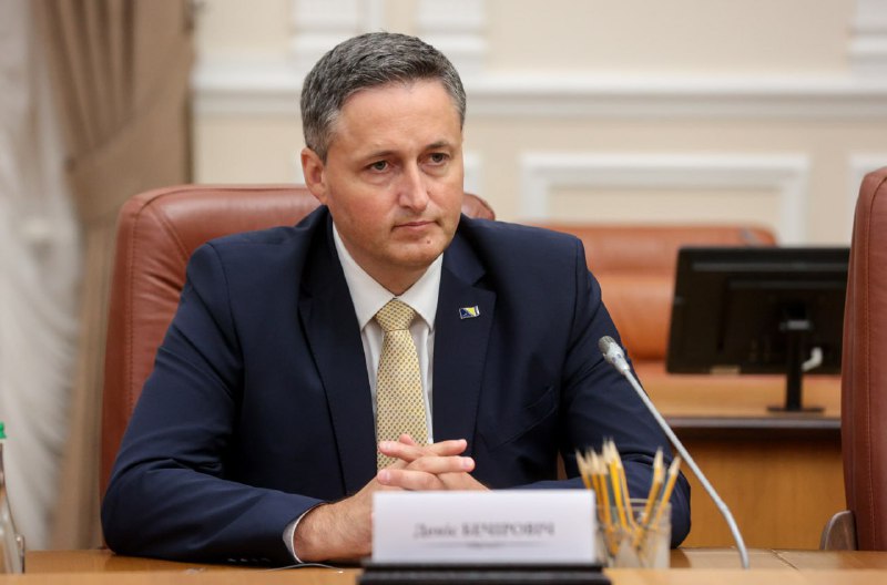 🇧🇦 Провів зустріч у Києві з Головою Президії Боснії і Герцеговини Жельком Комшичем та членом Президії Денісом Бечіровичем. 🇧🇦 Провів зустріч у Києві з Головою Президії Боснії і Герцеговини Жельком Комшичем та членом Президії Денісом Бечіровичем.