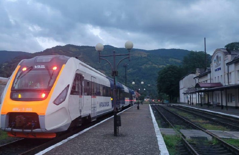🚆Укрзалізниця продовжує курсування «гірських шатлів» зі Львова до Яремче, Татарова-Буковеля 🚆Укрзалізниця продовжує курсування «гірських шатлів» зі Львова до Яремче, Татарова-Буковеля