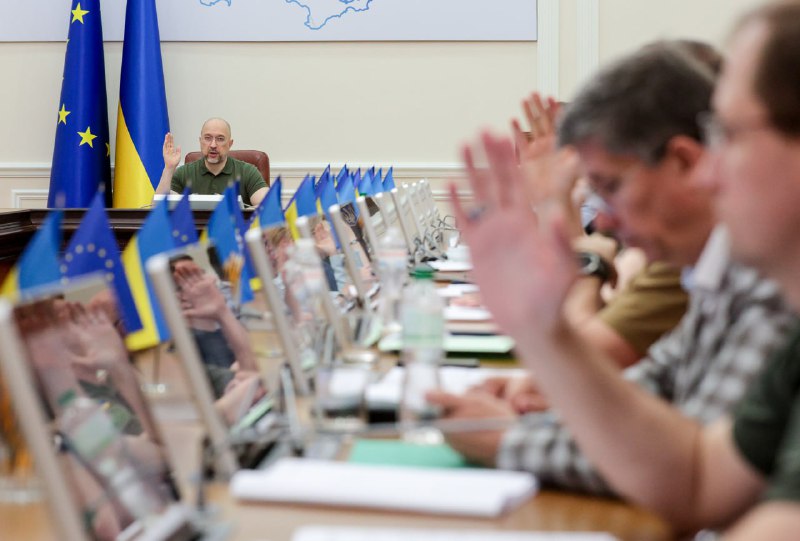 Уряд продовжує виконувати взяті на себе соціальні зобов’язання та підтримувати український бізнес Уряд продовжує виконувати взяті на себе соціальні зобов’язання та підтримувати український бізнес
