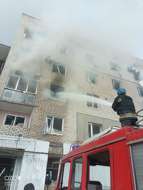 Надзвичайники ліквідували пожежу внаслідок обстрілу в місті Оріхів ⤵️ Надзвичайники ліквідували пожежу внаслідок обстрілу в місті Оріхів ⤵️