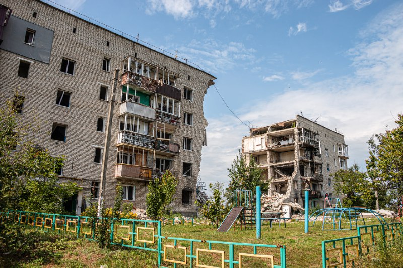 Харківщина: рятувальники поновили роботи у зруйнованих ворожими авіабомбами житлових будинках м Харківщина: рятувальники поновили роботи у зруйнованих ворожими авіабомбами житлових будинках м