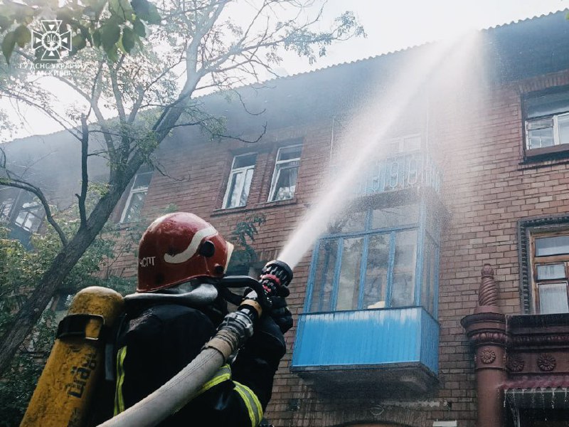 Рятувальники ліквідували пожежу у Печерському районі столиці
25 серпня о 14:15 до Служби порятунку 101 надійшло... Рятувальники ліквідували пожежу у Печерському районі столиці
25 серпня о 14:15 до Служби порятунку 101 надійшло...