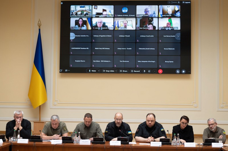 Андрій Єрмак провів п’яту зустріч із представниками іноземних дипустанов щодо реалізації Формули миру Володимира Зеленського Андрій Єрмак провів п’яту зустріч із представниками іноземних дипустанов щодо реалізації Формули миру Володимира Зеленського