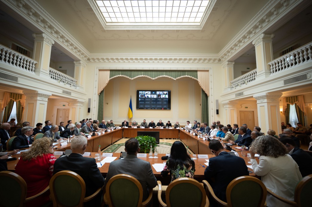 Андрій Єрмак провів п’яту зустріч із представниками іноземних дипустанов щодо реалізації Формули миру Володимира Зеленського Андрій Єрмак провів п’яту зустріч із представниками іноземних дипустанов щодо реалізації Формули миру Володимира Зеленського