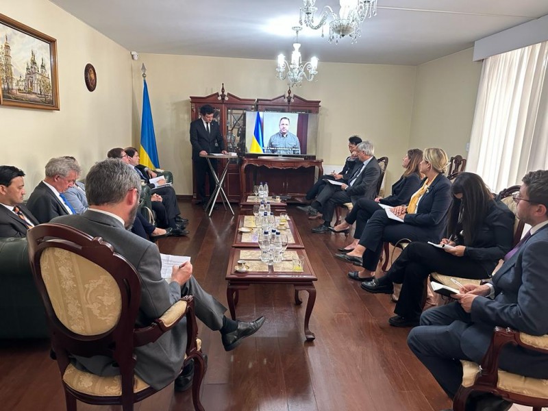 Андрій Єрмак звернувся у відеоформаті до дипломатів країн світу, які взяли участь в урочистих заходах у Канаді та Бразилії з нагоди Дня Незалежності України Андрій Єрмак звернувся у відеоформаті до дипломатів країн світу, які взяли участь в урочистих заходах у Канаді та Бразилії з нагоди Дня Незалежності України
