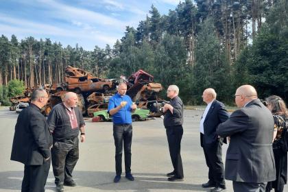 Австралійські єпископи відвідали зранені війною Київ, Ірпінь та Бучу Австралійські єпископи відвідали зранені війною Київ, Ірпінь та Бучу