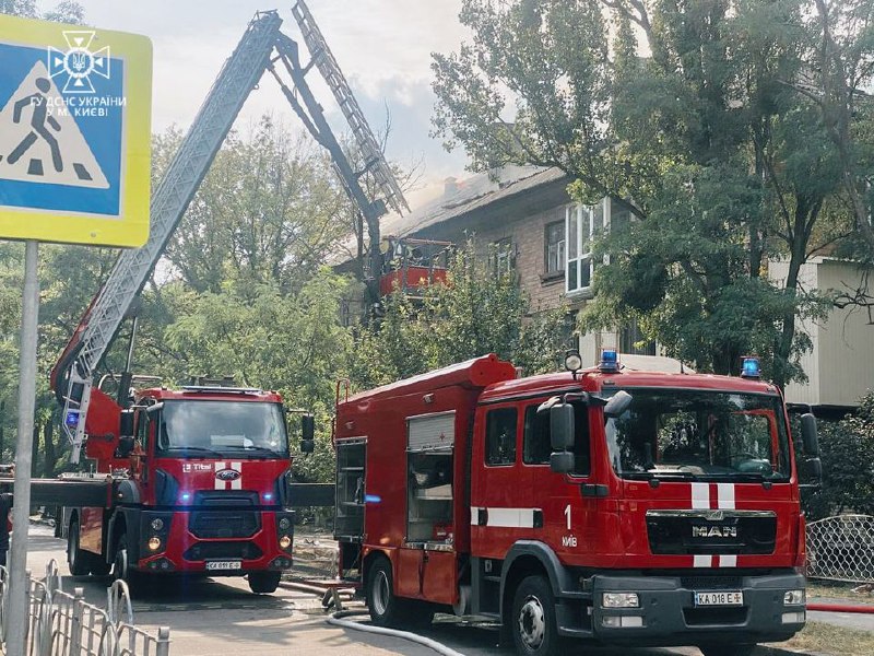 Рятувальники ліквідували пожежу у Печерському районі столиці
25 серпня о 14:15 до Служби порятунку 101 надійшло... Рятувальники ліквідували пожежу у Печерському районі столиці
25 серпня о 14:15 до Служби порятунку 101 надійшло...