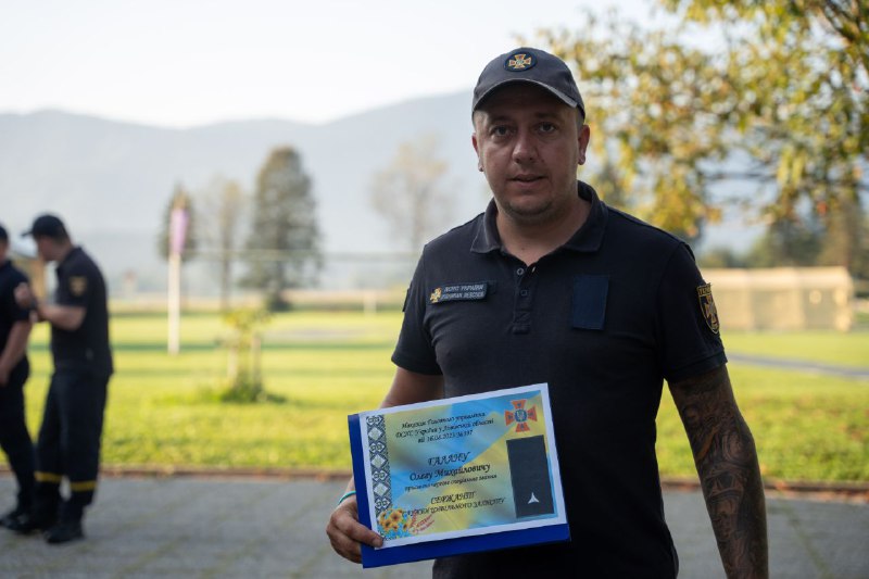 Рятувальники, що працюють над ліквідацією наслідків паводків у Словенії отримали позачергові спеціальні звання ⤵️ Рятувальники, що працюють над ліквідацією наслідків паводків у Словенії отримали позачергові спеціальні звання ⤵️