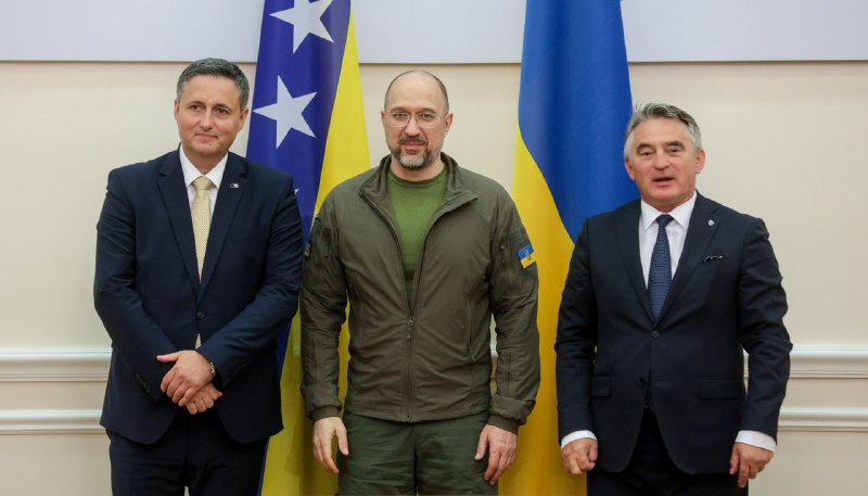 🇧🇦 Провів зустріч у Києві з Головою Президії Боснії і Герцеговини Жельком Комшичем та членом Президії Денісом Бечіровичем. 🇧🇦 Провів зустріч у Києві з Головою Президії Боснії і Герцеговини Жельком Комшичем та членом Президії Денісом Бечіровичем.