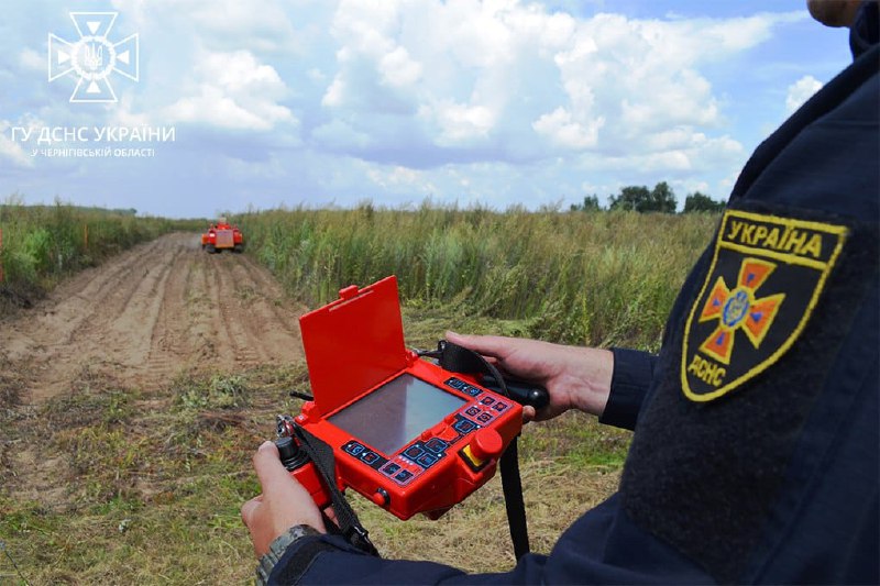 На Чернігівщині для очищення територій від боєприпасів залучено машину механізованого розмінування ⤵️ На Чернігівщині для очищення територій від боєприпасів залучено машину механізованого розмінування ⤵️