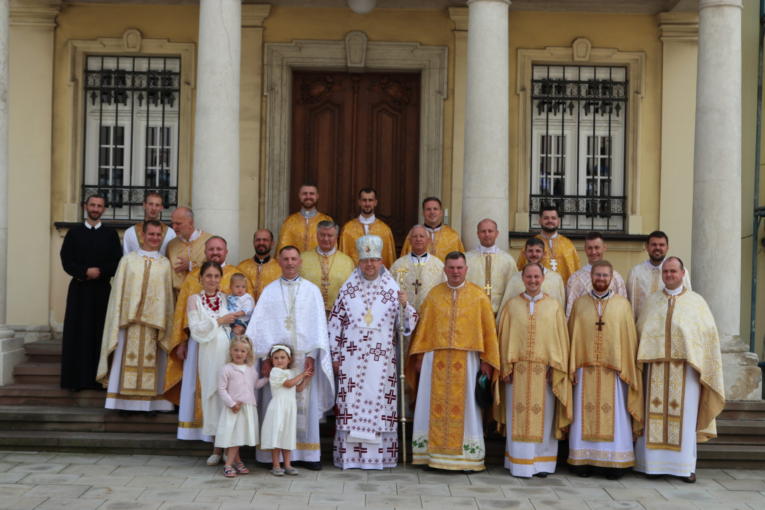 «До служіння священника належить також зцілення людей», — Владика Володимир звершив священниче рукоположення диякона Сергія Довби «До служіння священника належить також зцілення людей», — Владика Володимир звершив священниче рукоположення диякона Сергія Довби