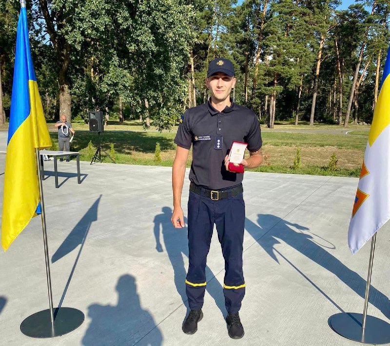 Херсонські рятувальники отримали державні нагороди🇺🇦
Ми щодня захоплюємося витримкою і професіоналізмом наших дснсників Херсонські рятувальники отримали державні нагороди🇺🇦
Ми щодня захоплюємося витримкою і професіоналізмом наших дснсників