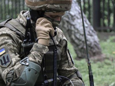 Їхня функція критично важлива.
Для успішних боїв і перемог у кібервійнах.
Вони зв’язують усіх воєдино Їхня функція критично важлива.
Для успішних боїв і перемог у кібервійнах.
Вони зв’язують усіх воєдино